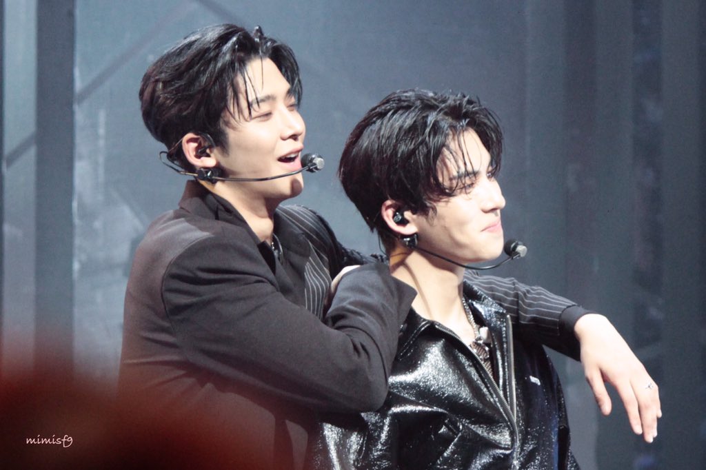 mimisf9's tweet photo. 190220 SF9 SHOWCASE🐭🌞
#SF9 #에스에프나인 
#ROWOON #로운 #태양 #TAEYANG https://t.co/TJLxQ5aPJm