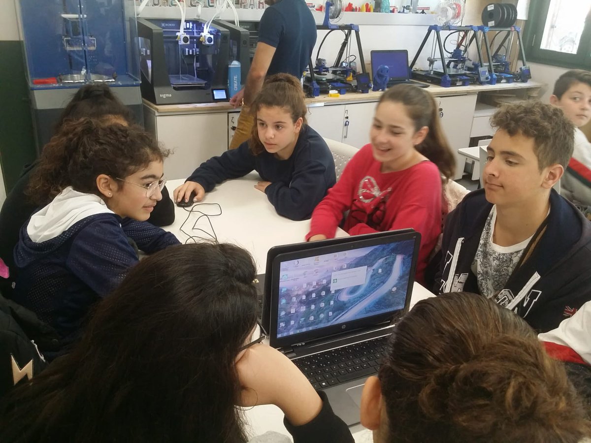 FEPSantRamon's tweet photo. Els nois i noies de 1r D'ESO van anar divendres a l'Ateneu de fabricació de la Fàbrica del sol per continuar el seu projecte de construcció de una casa de nines cocreada amb els nens i nenes de p4.
#cocreem #convivim #sortim #srnsteam #srnciencies #aprendreesdivertit https://t.co/LVyCasklQx