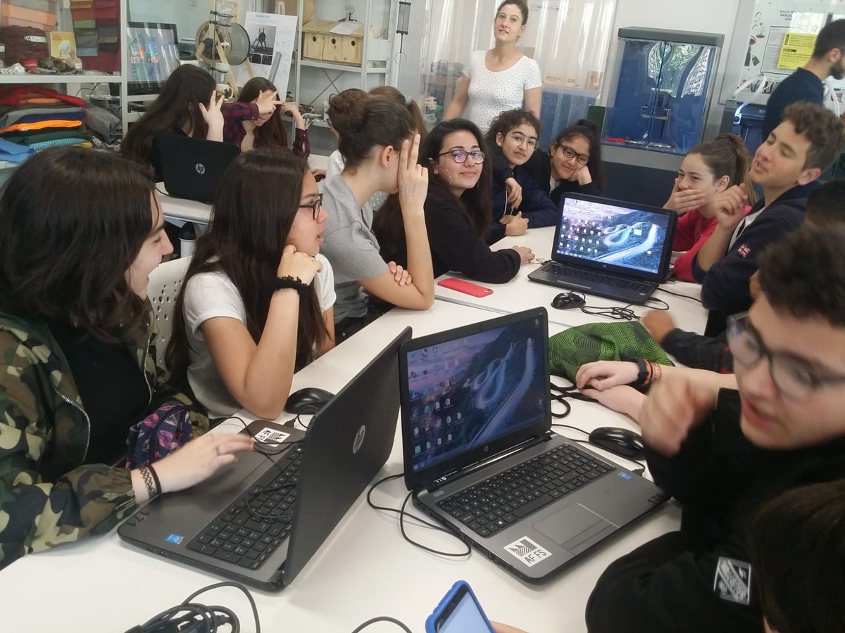 FEPSantRamon's tweet photo. Els nois i noies de 1r D'ESO van anar divendres a l'Ateneu de fabricació de la Fàbrica del sol per continuar el seu projecte de construcció de una casa de nines cocreada amb els nens i nenes de p4.
#cocreem #convivim #sortim #srnsteam #srnciencies #aprendreesdivertit https://t.co/LVyCasklQx