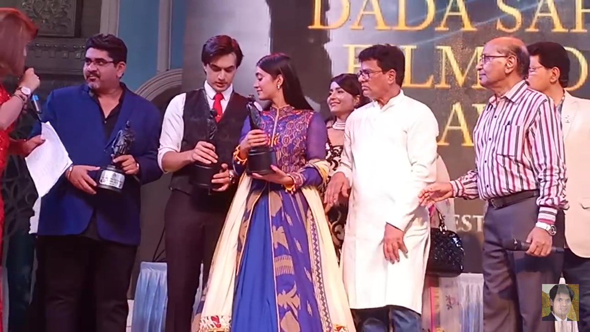 Cuteness Personified-Tere pe kya likha hai Tweety? Dekh mere pe yeh likha haiI've no idea what they were saying but this is the convo I'm imagining they had. Comparing the words written on their respective awards on stage. Can they get any cuter? #yrkkh  #shivin  #shivinfeels