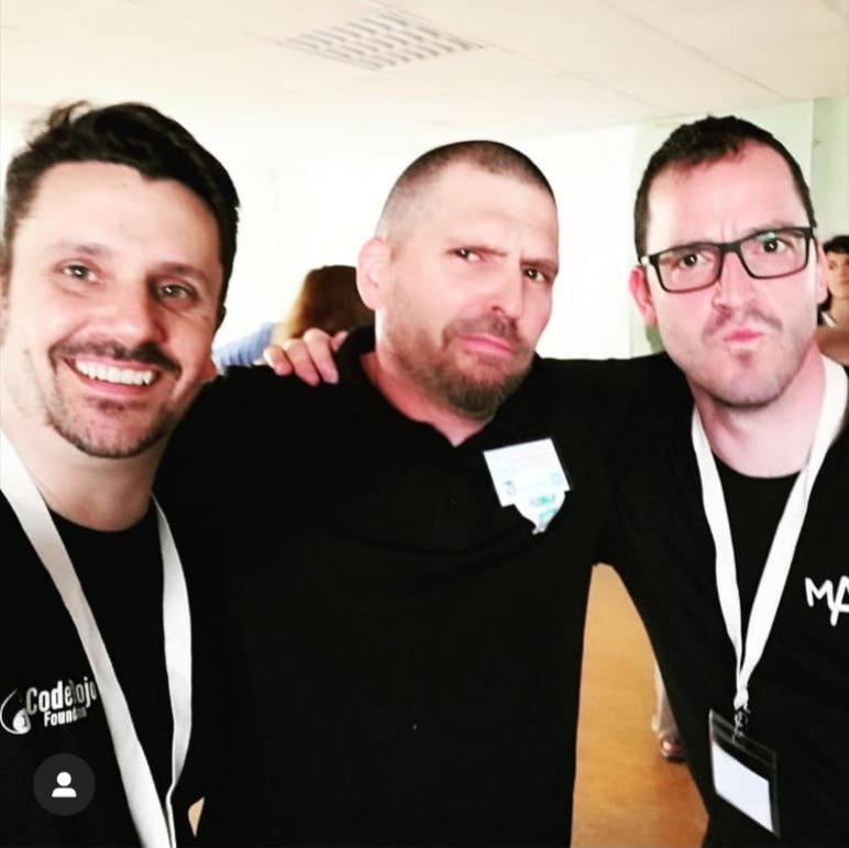 domingosantabar's tweet image. Un placer coincidir con gente tan implicada como vosotros @coderdojoleon y @pablorubma #locosporlarobótica