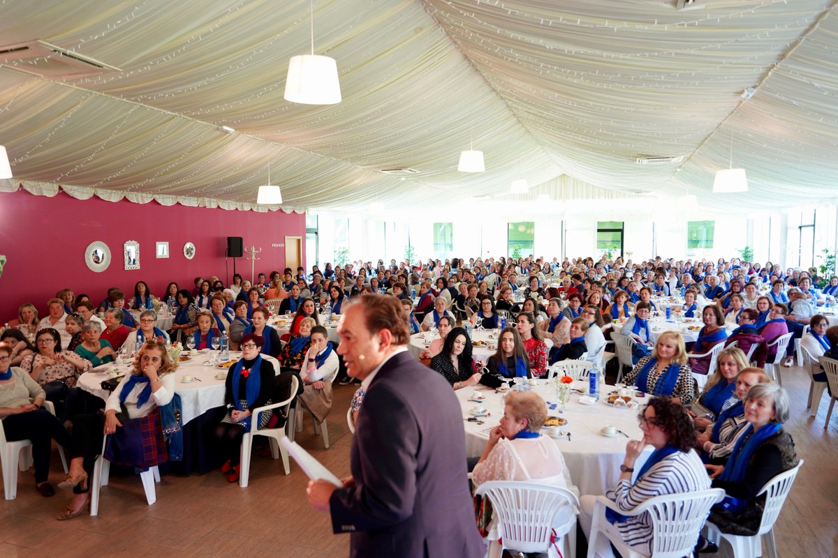 Síntome especialmente orgulloso de tódalas candidatas do PP de Lalín e actos como o café de onte, que reuniu a máis de 400 veciñas, demostran que non son eu o único que pensa que son #omellorparaLalín. #OLalíndasmulleres