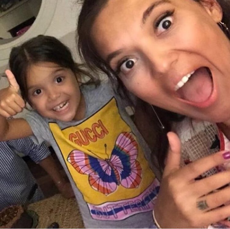 “Anneler günün kutlu olsun” can ablam <a href="/DemetAkalin/">Demet Akalin</a> allahım seni sevdiklerinden kızından ailenden ayırmasın herşeyin en güzelini hak ediyorsun çünkü💞