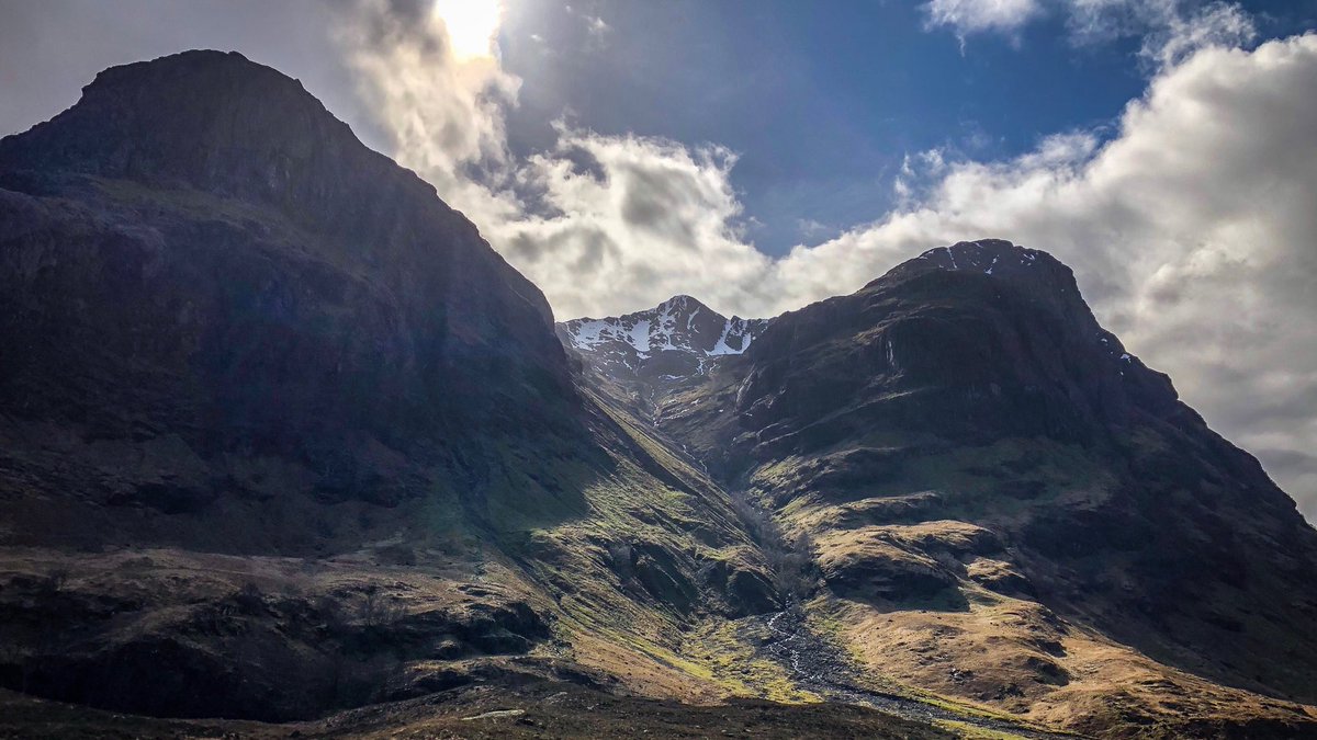 steamingboots's tweet photo. SCNL in the morning sun #backinapril #glencoe https://t.co/46BqwbGGTn