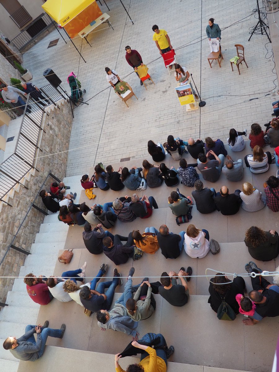cuptous's tweet photo. Moltíssimes gràcies a tothom qui va venir ahir a escoltar les propostes de programa que hem creat assemblea rere assemblea entre totes!

Entre totes tot! ENTREM AMB FORÇA! ✊

#entremambforça #cuptous #governemnos #municipisvalents https://t.co/9DnFyYmKVs
