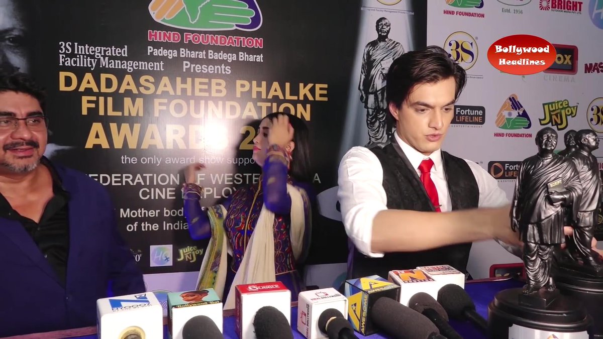 Won't separate even awards-Oh no, there's no place for all 3. Well I can't move mine or hers cuz when I can't stay away from her why should our awards? Sorry sir, aapko apna shift karna padega.Momo so cutely rearranged the awards on the podium  #yrkkh  #shivin  #shivinfeels