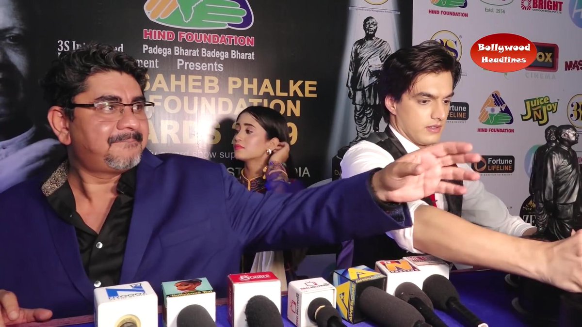 Won't separate even awards-Oh no, there's no place for all 3. Well I can't move mine or hers cuz when I can't stay away from her why should our awards? Sorry sir, aapko apna shift karna padega.Momo so cutely rearranged the awards on the podium  #yrkkh  #shivin  #shivinfeels