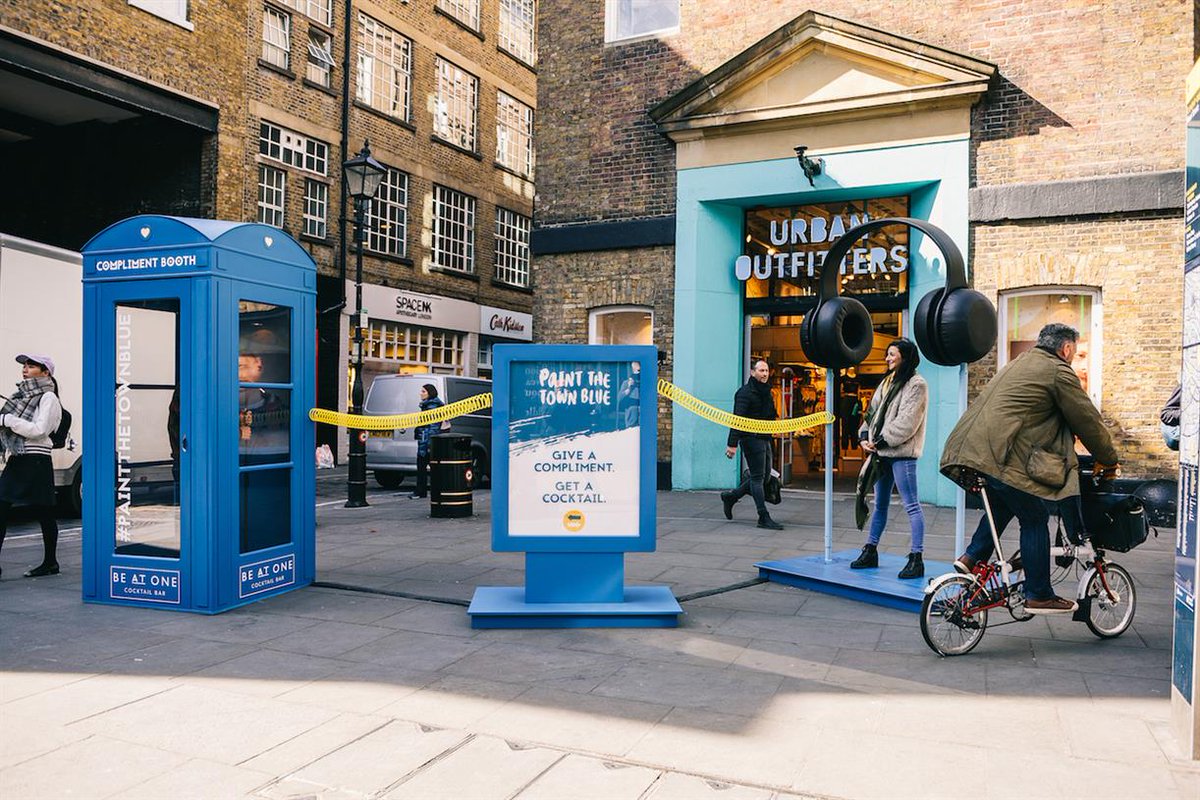 scene2ltd's tweet photo. #Scene2Loves this clever #experiential campaign by @BeAtOneBar cocktail bar, @BombaySapphire, @LiveTFRTweets agency! https://t.co/4rUdrIzH5s