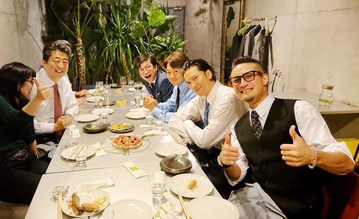 安倍首相がtokioと会食 笑顔の写真をsnsに投稿し話題に ライブドアニュース 安倍首相がtokioと会食 笑顔の写真をsnsに投稿し話題に ライブドアニュース