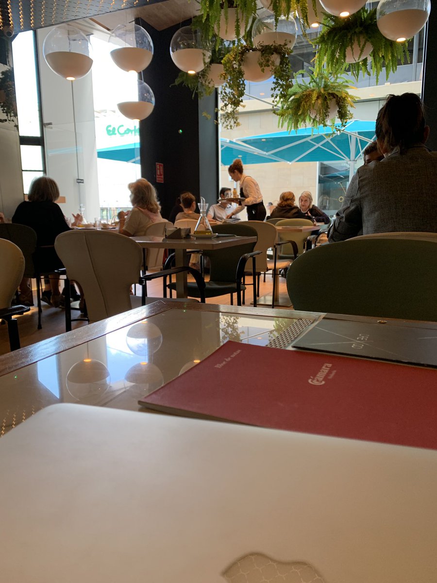 AscensioPerez's tweet photo. La nueva cafetaría #Drexco de #Murcia es un claro ejemplo de cómo trabajar el posicionamiento de marca. Mi más sincera enhorabuena.
#Interiorismocomercial
#Marketingcomercial https://t.co/PQHjZxz08E