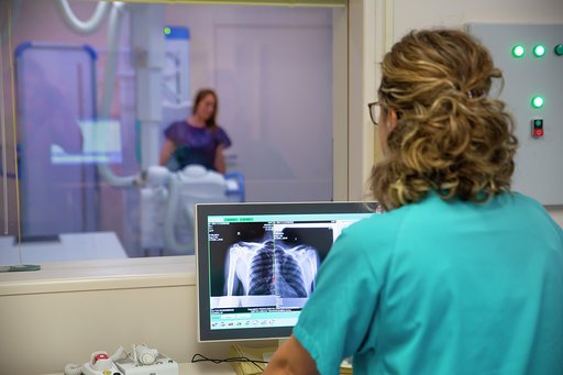 Clinica_Teknon's tweet photo. ⚡Héroes y heroínas dentro y fuera de la ficción⚡Los profesionales de enfermería del Centro Médico Teknon no tienen virtudes sobrenaturales; pero sí pueden...👉 https://t.co/QKOxRrUbly
#DíaDeLaEnfermería #NursingDay https://t.co/qxH9OXhHqM