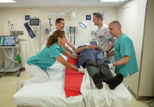 Clinica_Teknon's tweet photo. ⚡Héroes y heroínas dentro y fuera de la ficción⚡Los profesionales de enfermería del Centro Médico Teknon no tienen virtudes sobrenaturales; pero sí pueden...👉 https://t.co/QKOxRrUbly
#DíaDeLaEnfermería #NursingDay https://t.co/qxH9OXhHqM