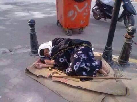 cilekapisi's tweet photo. Rabbin, sadece kendisine kulluk etmenizi, ana-babanıza da iyi davranmanızı kesin bir şekilde emretti.
Onlardan biri veya her ikisi senin yanında yaşlanırsa, kendilerine
"of!" bile deme;
onları azarlama;
ikisine de güzel söz söyle.

İSRÂ Suresi 23

#AnnelerGünü https://t.co/EGOJ6GT2Wc
