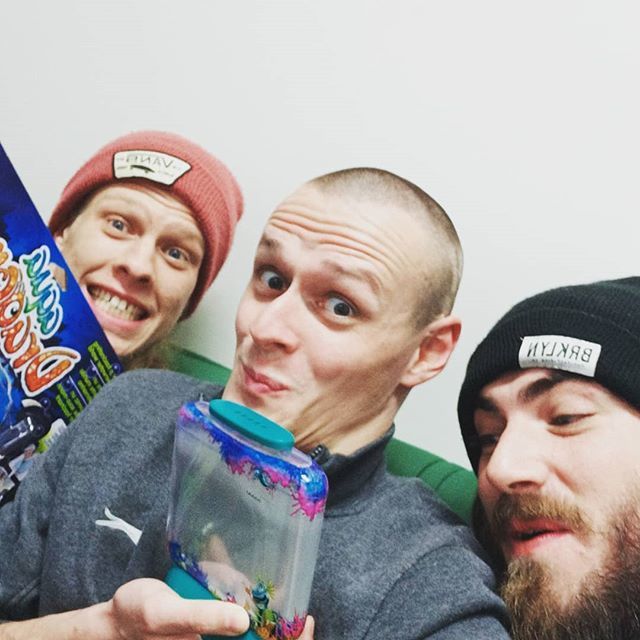 RonJonTony's tweet image. Nearly ready to reveal the new studio... in preparation we've hatched a batch of #seamonkeys tonight.
Happy mother's day to us and our new children's .
.
.
.
#mothersday #studio bit.ly/2HgvnCf