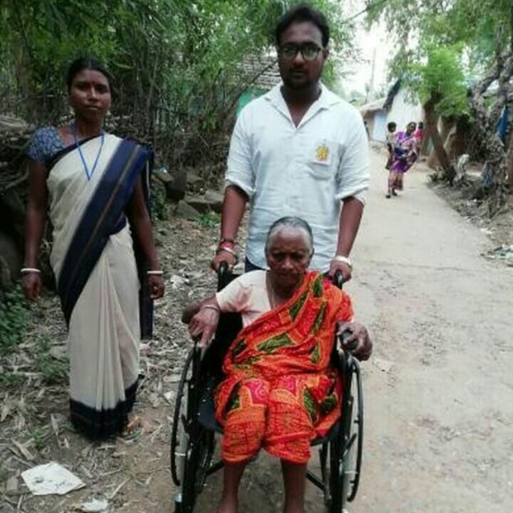 SChaibasa's tweet photo. तांतनगर प्रखंड के कोकचो पंचायत के प्रज्ञा केंद्र संचालक तथा कोकचो के BLO ने ( PWD ) विकलांग को मतदान केंद्र पहुंचने मे मदद कर मत का प्रयोग करने में सभी का मदद किया।
@ECISVEEP @ceojharkhand @PRDChaibasa @DC_Chaibasa https://t.co/TU9iA9gt8A