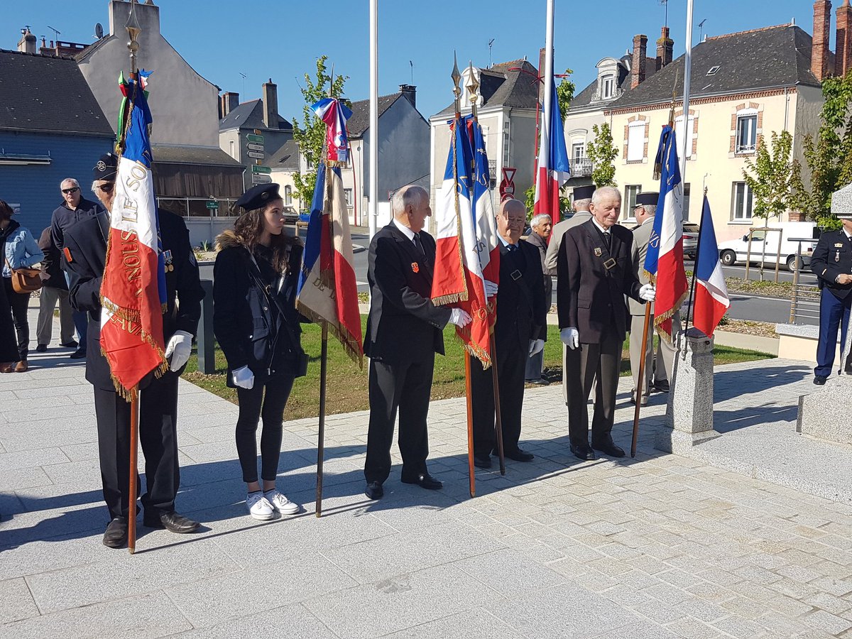 CadetsSecCivCos's tweet photo. Commémoration du #8Mai en ce jour à #Cossé avec la présence des @CadetsSecCivCos de @l_oriette. Depot de gerbe, porte drapeau et hommage avec les #SapeursPompiers du @sdis53 et @clangouet2017.
@lamayenne @Prefet53 @acnantes https://t.co/EYgENt9lLo