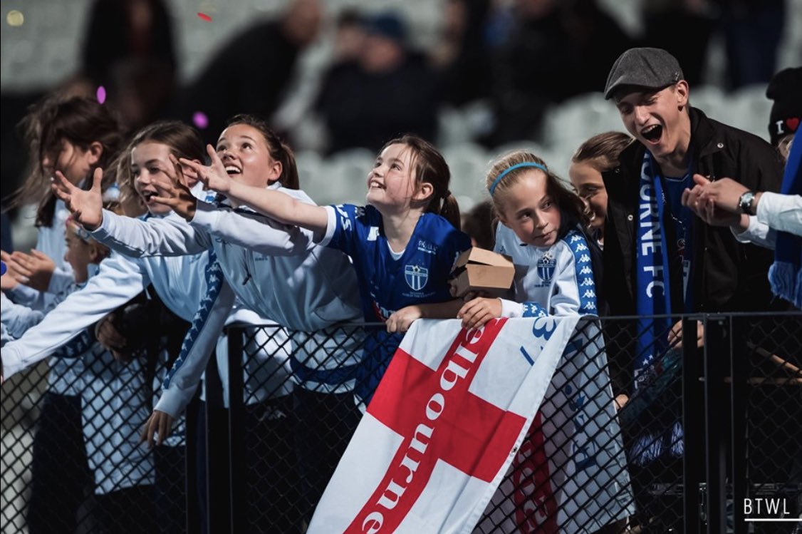 smfcmike's tweet photo. 👌 photo by @RachelBBach (@bythewhiteline) of @ResidentCockney & the next generation of young @SMFC fans!
👏
#nplwvic #wleague #nplvic #aleague #ffacup #magicofthecup https://t.co/REhtR8EClb