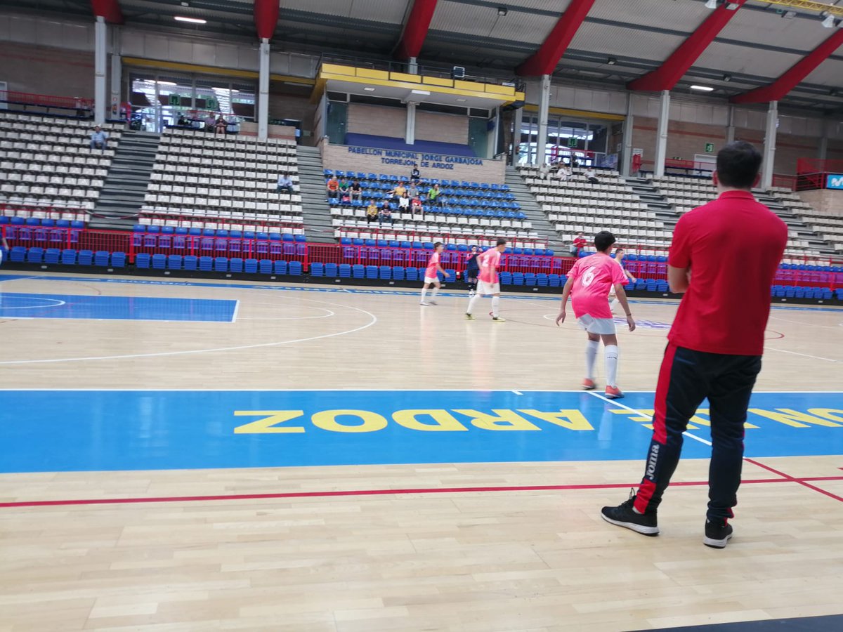 5Escuela's tweet photo. Gran partido de nuestro Cadete de la liga local💪. #Futsal #futbolsala #solofutsal #solofutsal #infofutsala #escuelalimones5 #xaniversario #finde #Partidos https://t.co/edFE7s0UdD