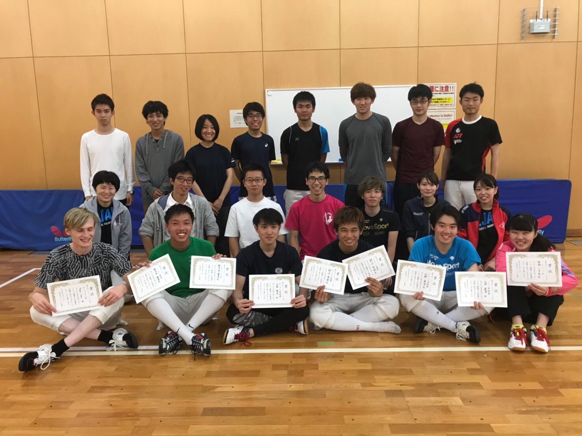 本日九州リーグを行いました
エペでは
九大一年、御手洗くんが優勝🥇
九大一年、山田くんが準優勝🥈
フルーレでは
九大一年、山田くんが準優勝🥈
九大一年、御手洗くんが3位🥉

期待の一年生任せの七大にならないように2、3年も練習を頑張ります‼️