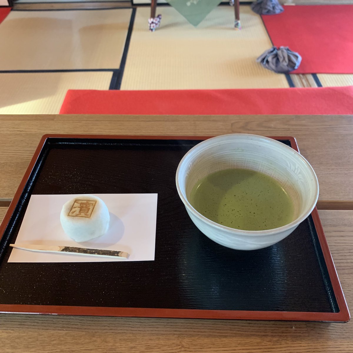 KintsugiStyle's tweet photo. The husband took his family to the airport & I stayed behind for a #NiceCupOfTeaAndASitDown #AlwaysBritish at the Nakajima Tea House at Hama-Rikyu Gardens. #JuliannInJapan https://t.co/Q3Po7DVjIY