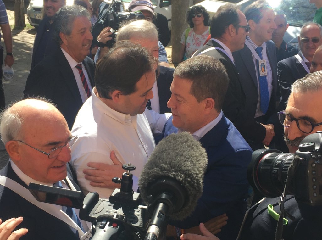 La imagen del día #CampañaelectoralCLM  <a href="/CMM_noticias/">Noticias CMM</a> <a href="/amoracastillo/">Alfonso Mora</a> <a href="/picatostes/">Jesús Rubio Villaverde ‏ن 💚</a> <a href="/isaiasblazquez/">Isaías Blázquez Rosales</a> #romeriabarbatona vía <a href="/jontxumati/">Jon Matias</a>