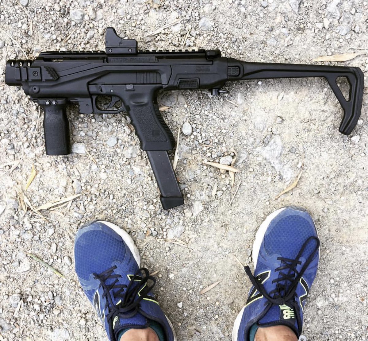 ぶいよん いいねの数だけ好きな銃を言う見た人もやりましょう拒否権はない ここでまさかの東側の隠れた名銃 シモノフ Sksカービン カラシニコフじゃないよシモノフだよ 値段が安くてマンストッピングパワーに優れてることから近年ハウスディフェンスに