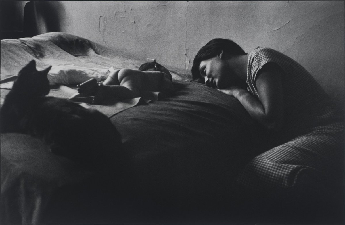 Elliott Erwitt, New York City, USA, 1953. Happy #MothersDay 💕