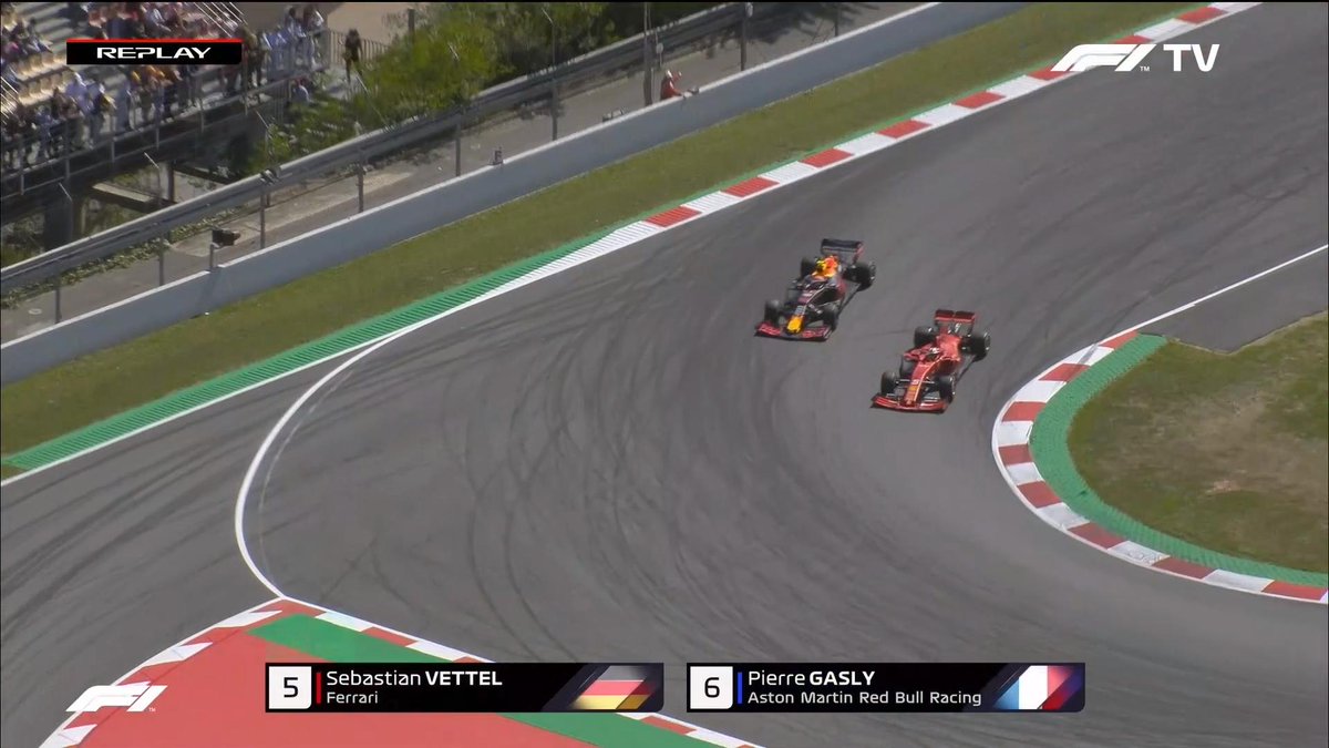 Vettel, ikinci pitinden sonra Gasly'nin arkasında kaldı, ancak güzel bir atakla rakibini geride bıraktı ve en azından fazla zaman kaybetmemiş oldu.