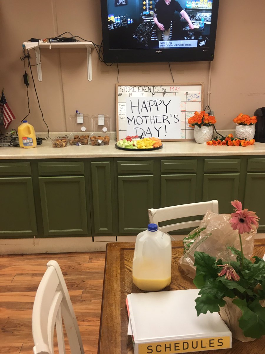Ninisparkles's tweet photo. Happy Mother’s Day from your Ithaca store. @DavidBalta4 @Frank_Ryczak @vcmarz @cwilmot81 #trendingorange https://t.co/u3zHnwBzvp