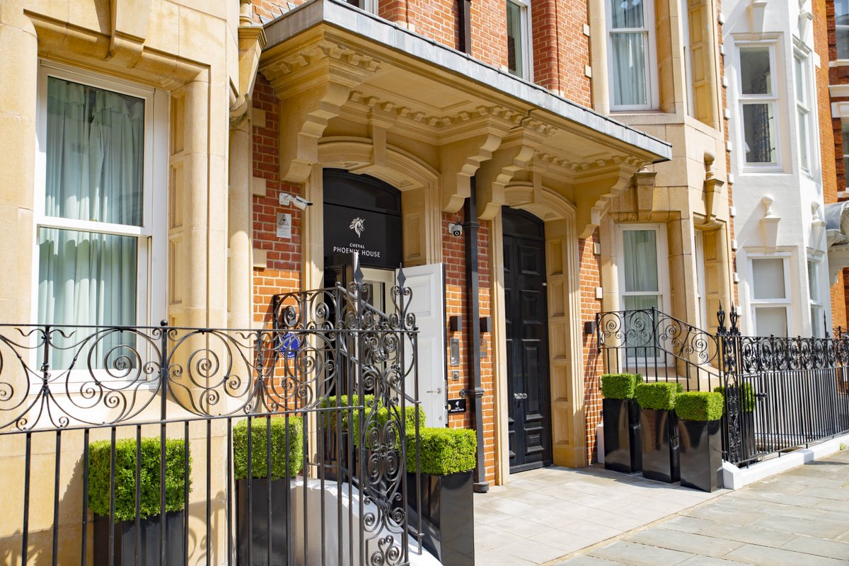 Cheval_Global's tweet photo. Stay in the heart of #Chelsea for longer with our 4 for 3 offer. More time at #ChevalPhoenixHouse means you can take full advantage of the local lifestyle, the cafe culture, the museums and art galleries, the shopping and the nightlife! https://t.co/vOFm4pD9M3 https://t.co/pDs9I050OQ