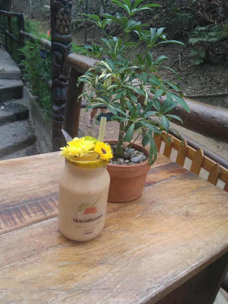 Joselin28ramos's tweet photo. Rico batido de  parchita, melón,piña, guayaba,cambur... Su nombre un #ELENDEN #Avila https://t.co/0mQj3ngjd1