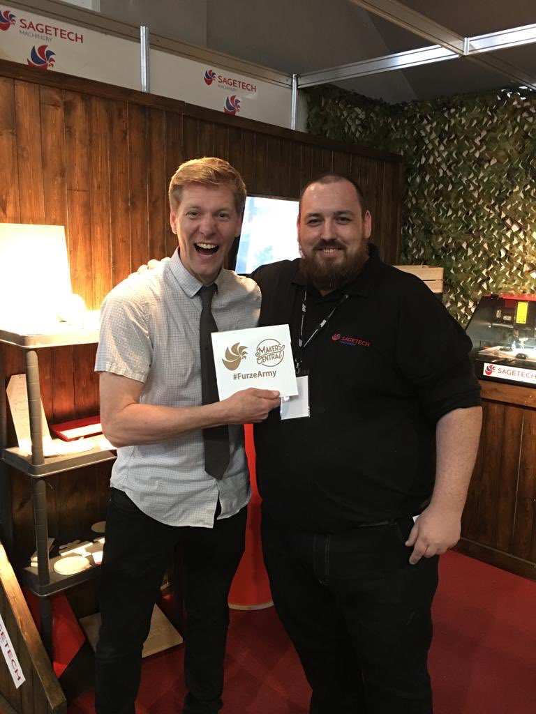 Sagetech_Mach's tweet photo. Absolutely brilliant meeting this guy today @colin_furze seen some amazing stuff from him and a genuine nice guy. #furzearmy #colinfurze #makerscentral #mc2019 #makersgonnamake #youtubebloggers #woodworkingblogger #woodworking #woodworkers #engraving #engraved https://t.co/cECYDCy6JH