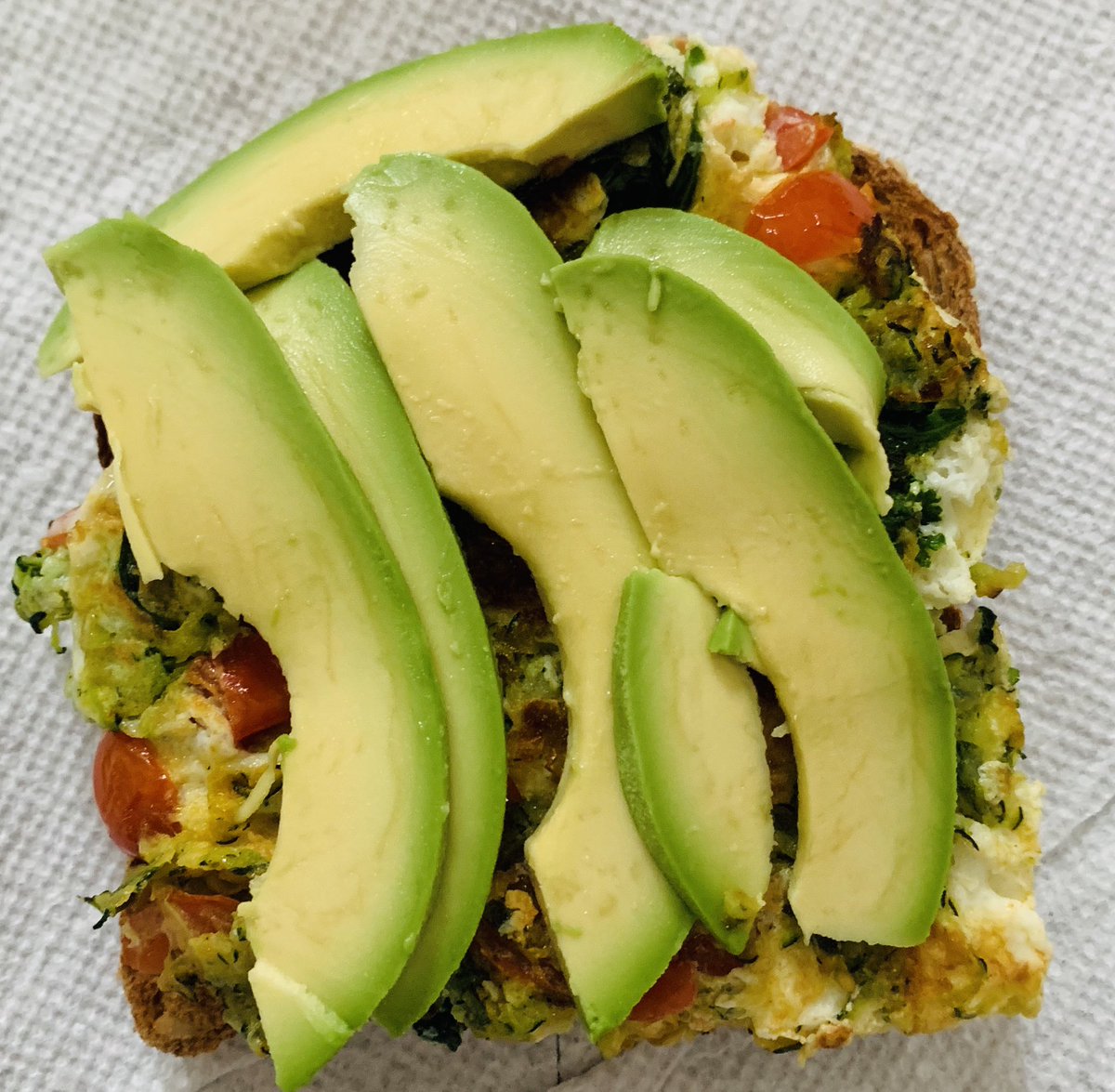 powbab's tweet photo. RT @RoccoCaprarell1: Happy Sunday #helathybreakfast .
#lovefood #healthyfood #omelette #zucchini #kale #avocado #tomato https://t.co/snM7beqUlC