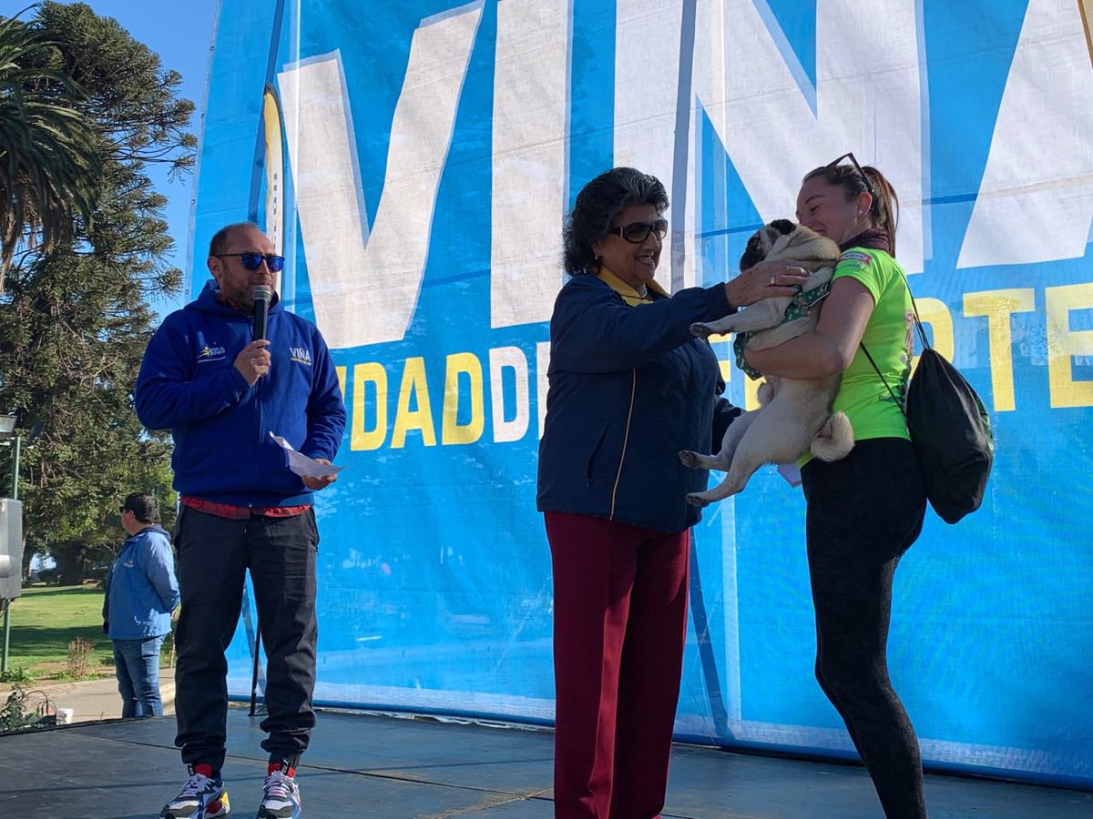 cotyreginato's tweet photo. #DÍADELAMADRE
Encabezando la 1ª de las cuatro fechas de la Perrorunning 2019, actividad recreativa familiar que fomenta la tenencia responsable de mascotas y que en esta ocasión homenajeó a las mamás en su día @ciudaddeportiva #VIVEVIÑA #perrorunning
Virginia Reginato https://t.co/pxMDvTusjL