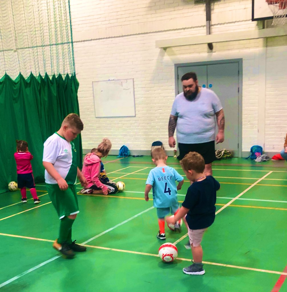 BrickfieldRFC's tweet image. 🤩 Pure class from our @BrickyFutsal U8’s this morning as they all became little coaches by supporting the U4’s #Ministarz players showing their maturity of wanting to pass on knowledge to the younger generation 👊

#CreatingCoaches #Futsal