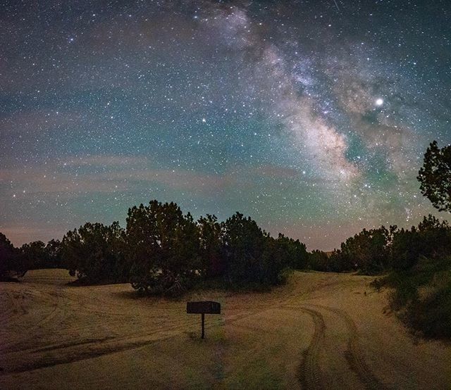 Camping at the little sahara sand dunes this weekend and I got this shot of the milky way.
#ig_milkyway #milkyway #longexposure #milkywaygalaxy #splendid_earth #nightsky #nightphotography #littlesahara #camping #starrynight #landscapephotography bit.ly/2JfP5kU