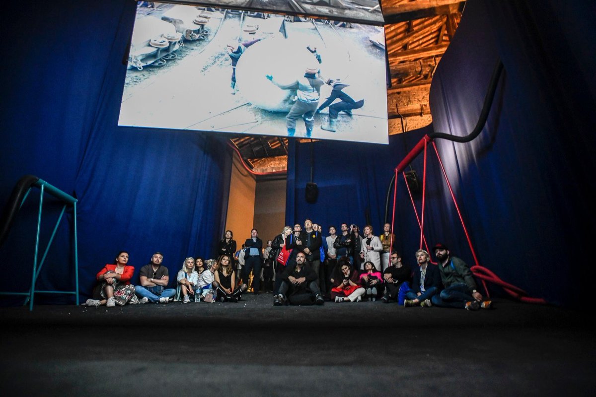 2019Albanian's tweet photo. Moments from the opening of the Albanian Pavilion @la_Biennale
#maybethecosmosisnotsoextraordinary
#MayYouLiveInInterestingTimes
#driantzeneli
#albanianpavilion2019 https://t.co/q6dMeUEFQI
