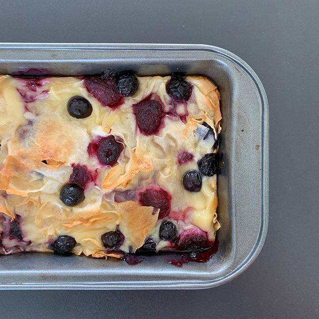 KOCHYOGA's tweet photo. Ruffled milk pie with berries. 😊 One of the best ways to use up leftover phyllo dough. Filled with blueberries and raspberries, then covered with a lot of a vanillacustard. 💕 | #phyllo #leftovers #vanilla #berries #vanillacustard #custard #yummy #foo… https://t.co/vMV55hIjIQ https://t.co/9ojiYkBHB5