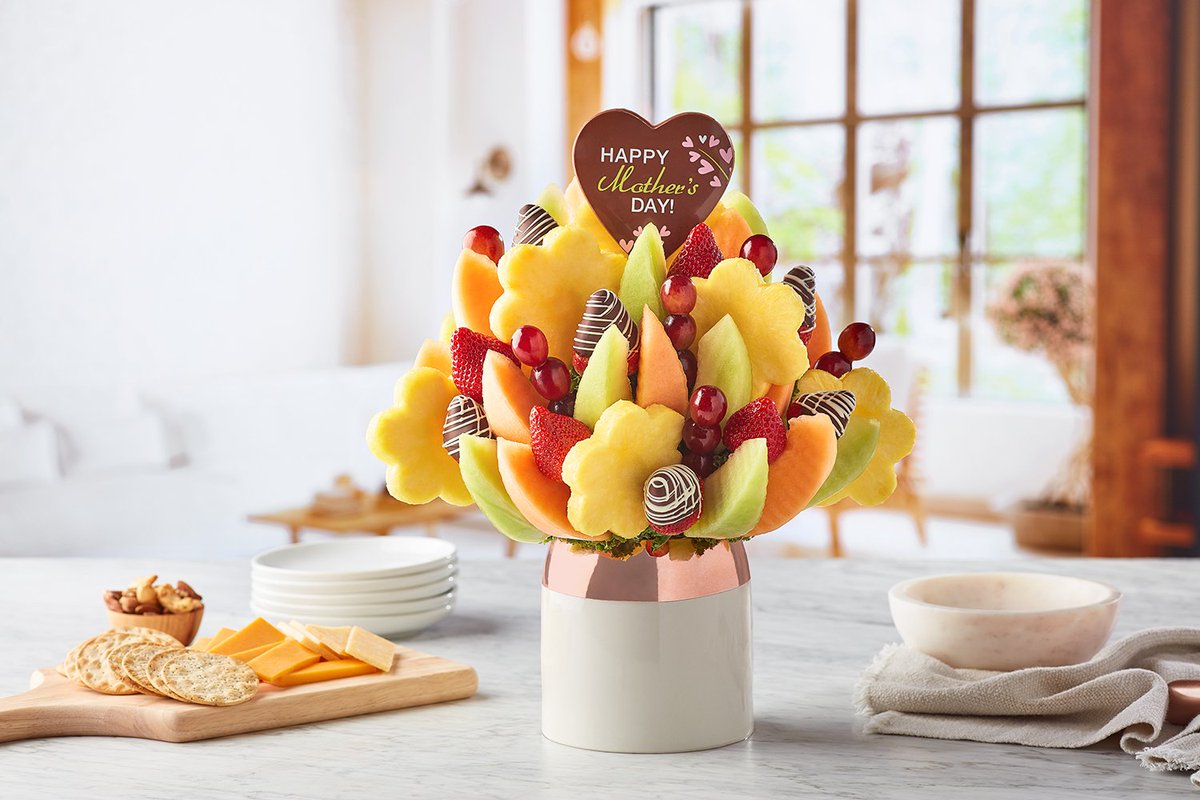 edible_indy's tweet photo. Chocolate, fruit, a personalized message.... we've got everything you need to achieve favorite child status this Mother's Day: https://t.co/DmpJrfIJrq https://t.co/d640pMrBGV