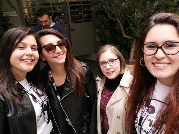 Irene_Silmarien's tweet photo. Al #SeriesCon con @FuoriSeries ho incontrato Martina dell’Ombra che ci ha raccontato che ha già visto tutto su #Netflix. 😱 Ama le #SerieTv apocalittiche, riuscite a trovare qualcosa che non ha visto? 🤗😝 https://t.co/ukMmh5IEN6