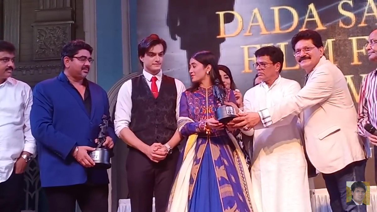 Sharing=Caring-Momo aise kyun khade ho? Jo mera hai vo tumhara bhi toh hai, saath mein lete hainJust my imagination but accepting the award together, no matter who's it was, is giving me another level of feels! Also that leaning in #yrkkh  #shivin  #shivinfeels  #PrivatevalaPDA