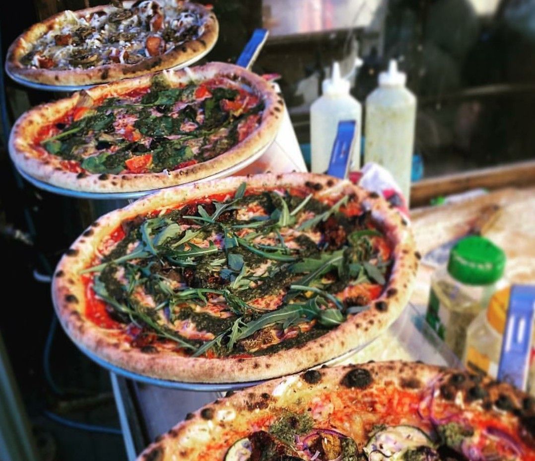 We've got 17 amazing hot food traders today 👌⬇️

<a href="/carcassldn/">Carcass Ldn</a>
<a href="/crepesalacarteB/">Crêpesàlacarte</a>
<a href="/gyozaguys/">THE GYOZA GUYS ®</a>
<a href="/hanoikitchen/">Hanoi Kitchen</a>
<a href="/jakesveganstks/">Jake's Vegan Steaks</a>
<a href="/kakilimalondon/">Kaki Lima</a>
<a href="/kolkati/">KOLKATI</a>
<a href="/kottulanka/">KottuLanka</a>
Little Leaf Pizza
<a href="/lotwings/">Lot Wings</a>
<a href="/ourcoconuts/">Lovely Bunch of Coconuts</a>
<a href="/meltsmiths/">Meltsmiths</a>
<a href="/motherflipperuk/">Mother Flipper</a>
@_smokeandbones_
The Patate
<a href="/thewheeluk/">The Cheese Wheel</a>
<a href="/yirofood/">Yiro</a>