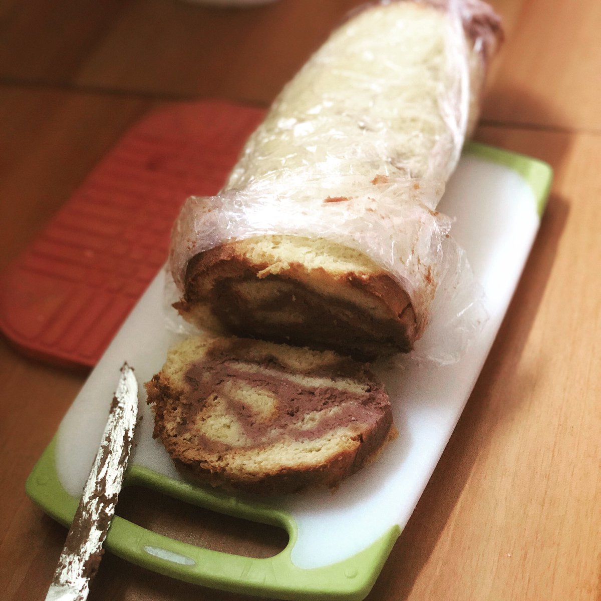PiramideRossa's tweet photo. Come #riciclare una #colombapasquale? Io ho #realizzato un #rotolo #farcito con una #mousse di #mascarponeenutella. #dolcichepassione🍰♥️ #dolcifatticonilcuore #pasticceriacreativa #yellersfood #foodporn #pasticceriafood #foodlike #volgofooditaly #l4pasticcerie #l4food https://t.co/JB77z98suL