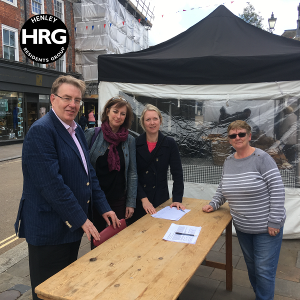 #HRG Cllr Michelle Thomas and Louise Pegley joined by #Henley MP John Howell whilst collecting signatures to address national school spending cuts. Well done to Michelle & Louise for raising awareness locally and getting this campaign off the ground. #LocalEducation #FundingCuts