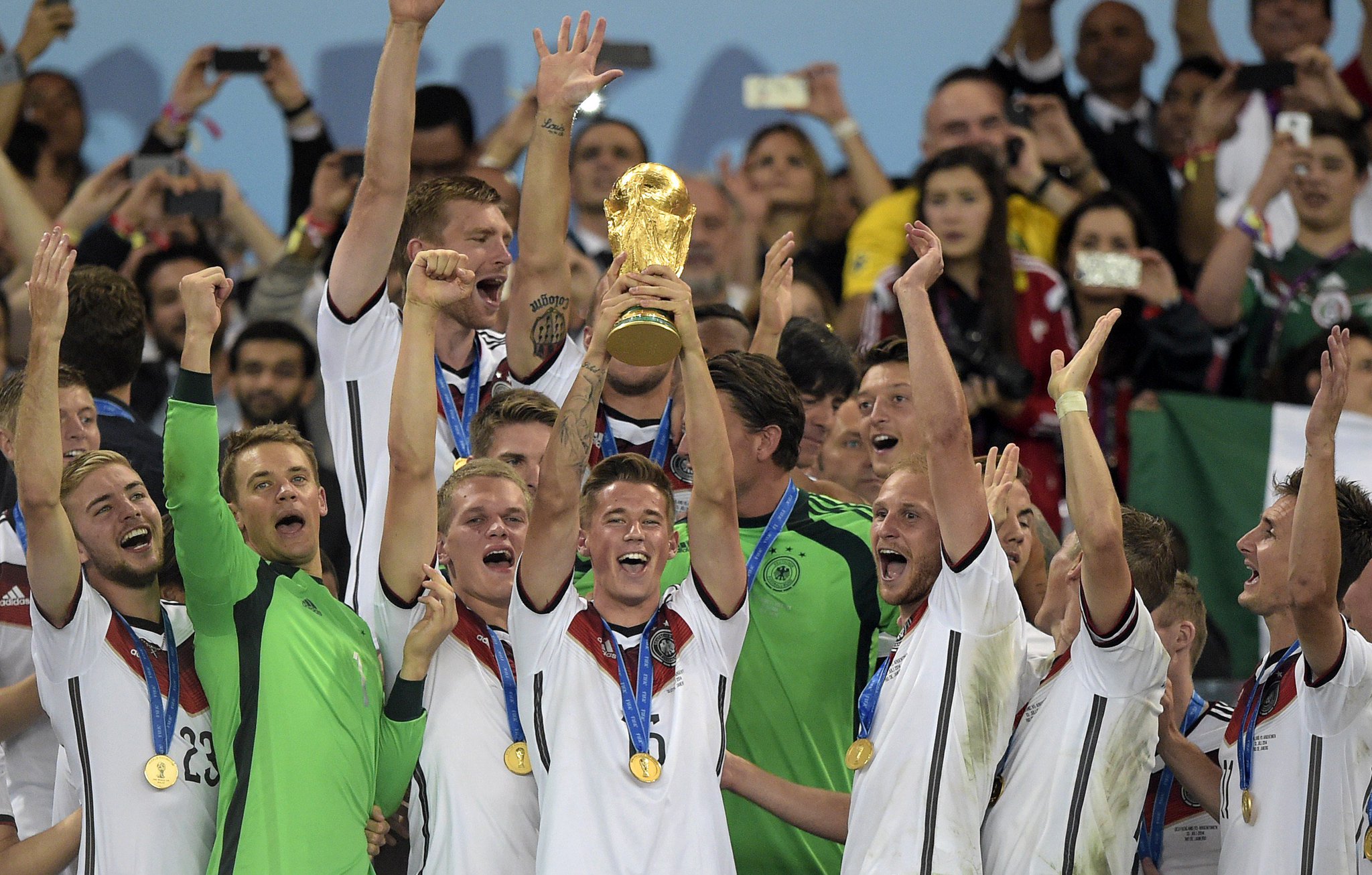   Happy Birthday, Erik Durm!  