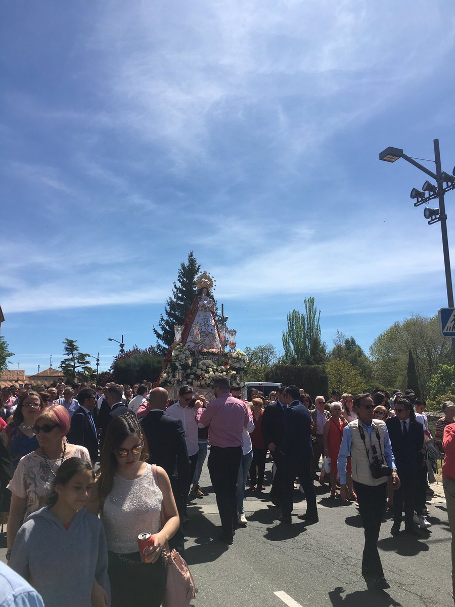 Se reanuda la procesion camino de las Iglesias de San Martín y la Virgen de la Cabeza <a href="/VirgenVacas/">Virgen de las Vacas</a>