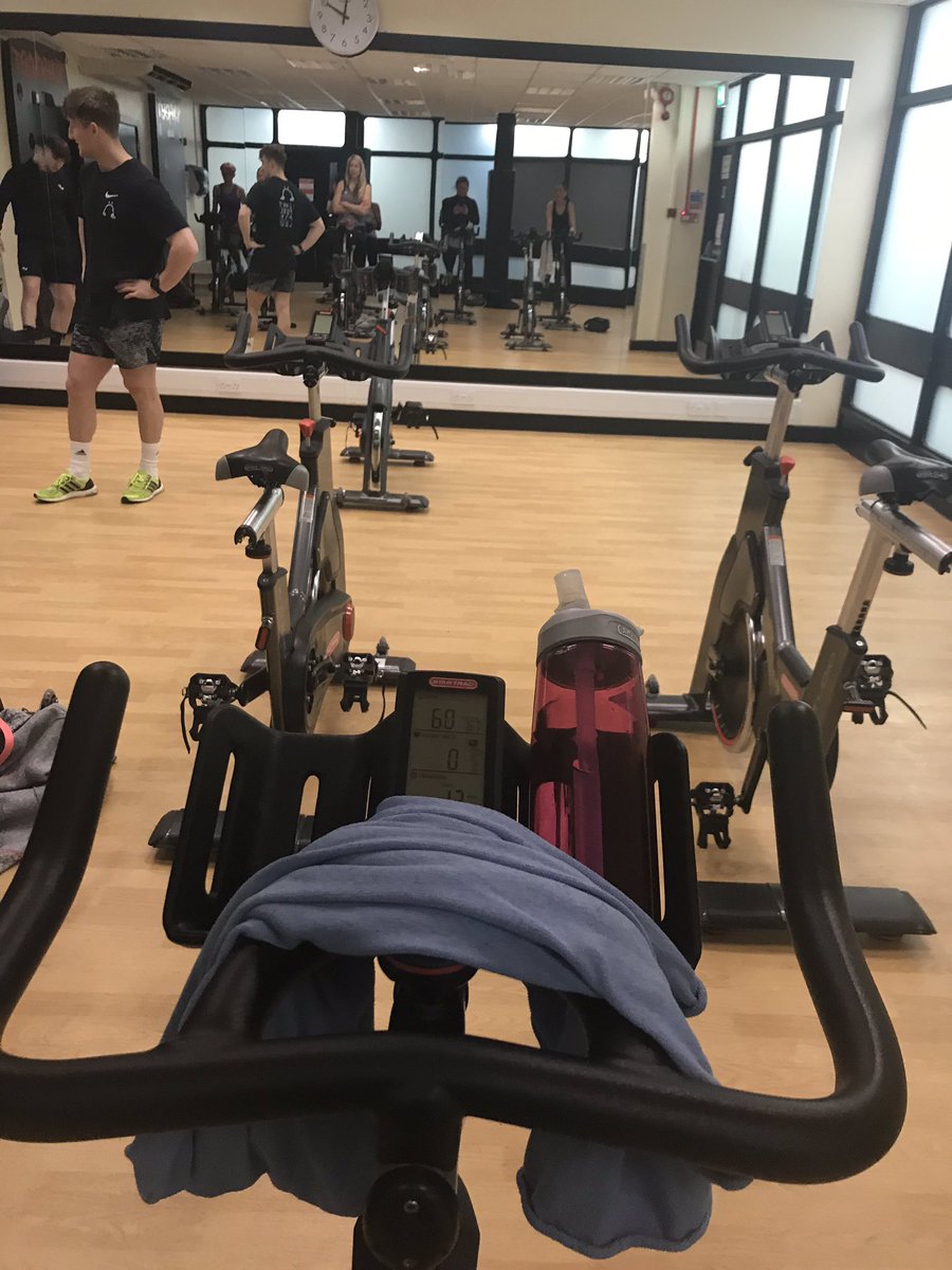NJCrow's tweet image. Sunday #spinclass ready 💪🚴‍♀️ 😓