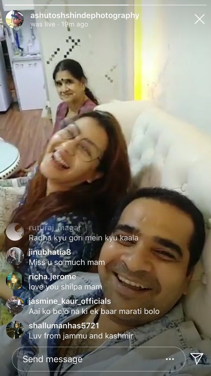 lakshikamarya's tweet photo. After so long I saw you Shilpu 😑❤️😘😘

Some pics are just priceless ❤️

Ty @ShindeAshutosh for coming live with Shilpa n Aai 🙏❤️

#ShilpaShinde 
#missyoushilpa https://t.co/FfY8XtIMSF
