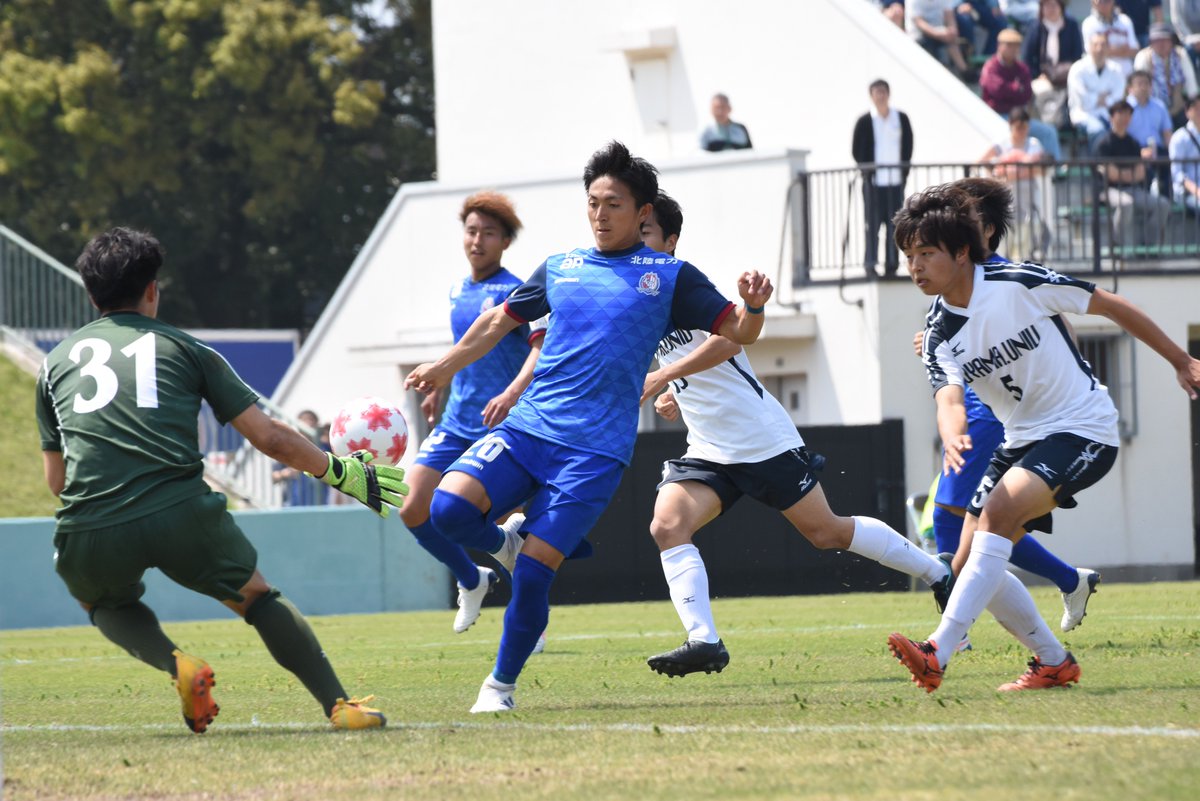 朝日新聞富山総局 天皇杯出場をかけた県サッカー選手権の決勝 カターレ富山 が6 0で 富山大 を破りました 前半 引いて守りを固める相手に苦戦しましたが セットプレーからの得点でリズムをつかみ得点を重ねました Fw 田中智大 選手がハットトリック