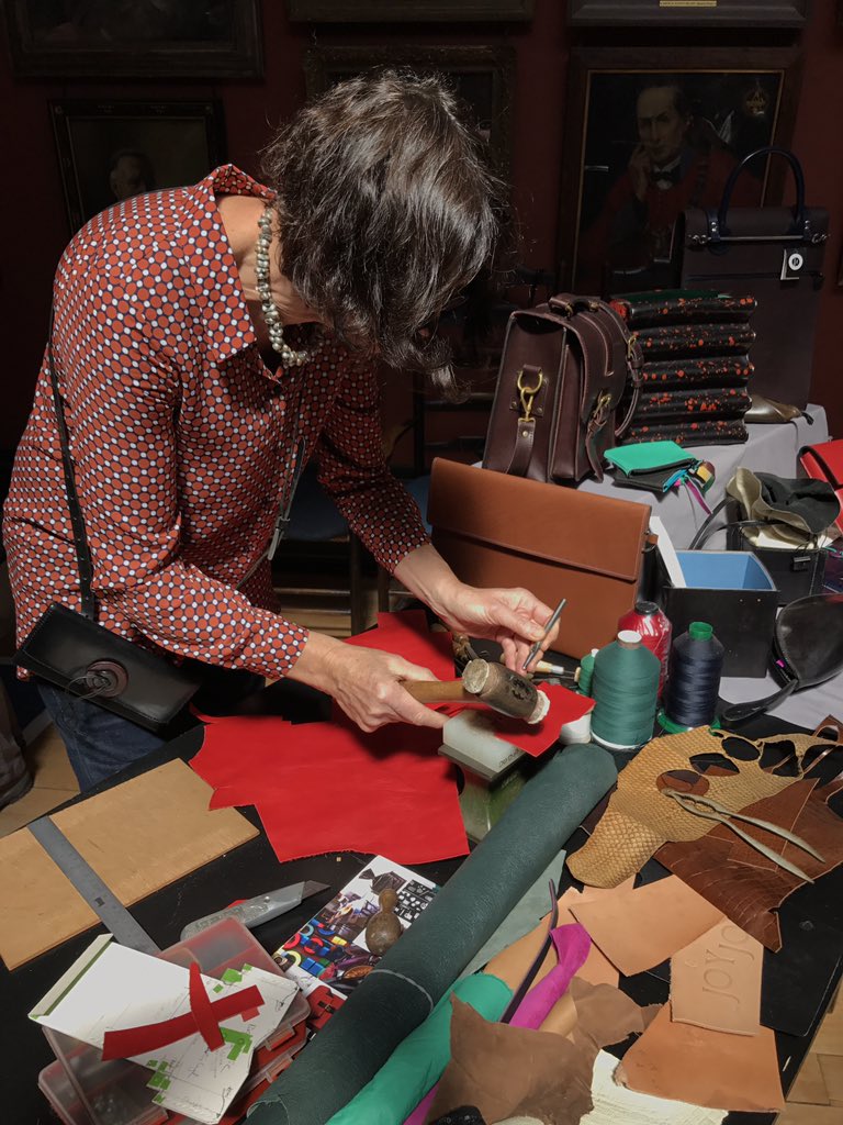 ArtWorkersGuild's tweet photo. Brother Sue Lowday @SueLowday in action demonstrating her leatherwork. Come join us at the Guild today for a day of demonstrations, and talk to the makers about their work. @Londoncraftweek
#londoncraftweek #artworkersguild https://t.co/sWzJfpOQn8